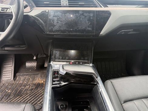 Used 2019 Audi e-tron Premium Plus image 9