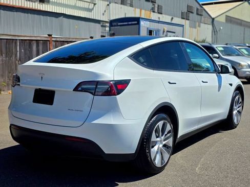 Used 2023 Tesla Model Y Long Range AWD/4WD image 10