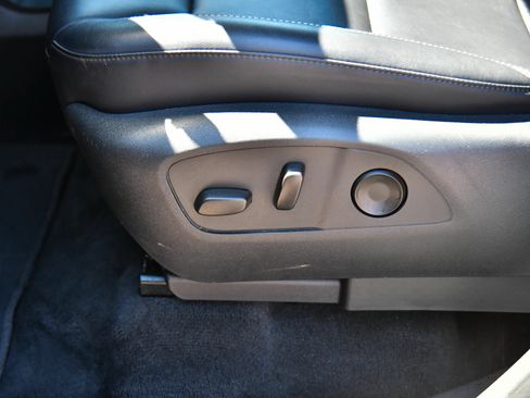 Used 2024 GMC Acadia Elevation FWD image 17