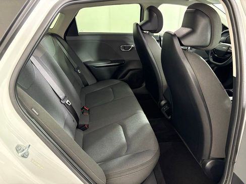 New 2025 Kia K4 LXS image 37