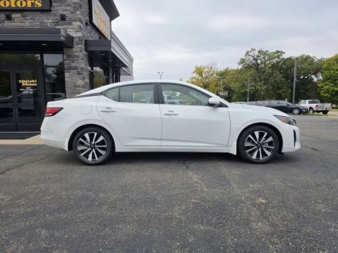 Used 2024 Nissan Sentra SV w/ SV Premium Package image 8