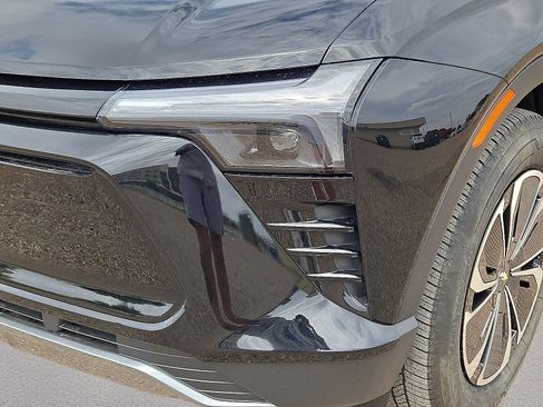 Used 2024 Chevrolet Blazer EV LT AWD/4WD image 9
