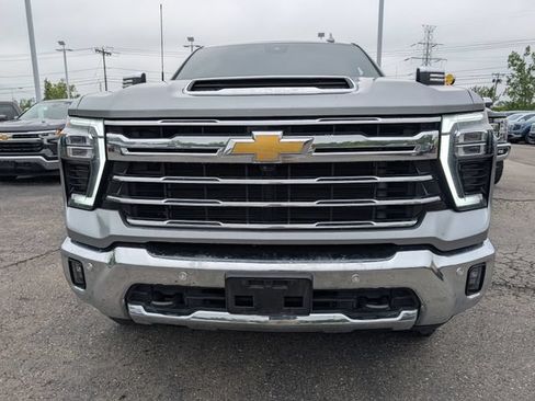 Used 2025 Chevrolet Silverado 2500 LTZ w/ LTZ Plus Package AWD/4WD image 14