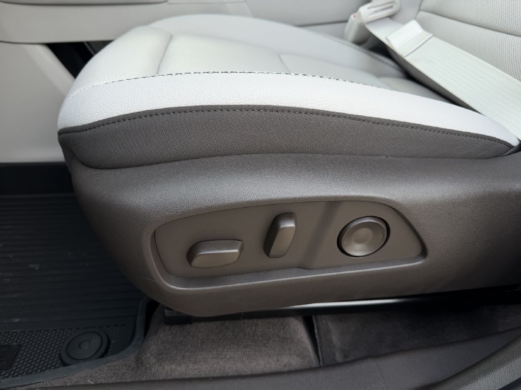 New 2027 GMC Terrain Denali w/ LPO, Floor Liner Package AWD/4WD image 24