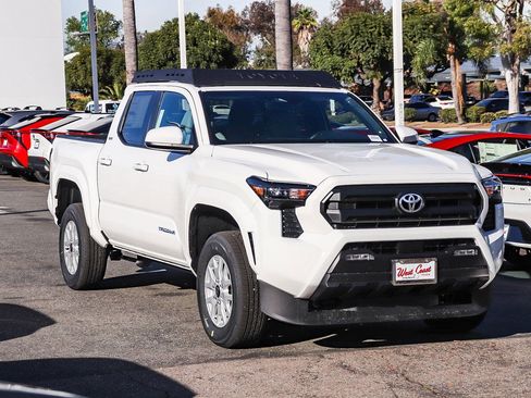 Used 2026 Toyota Tacoma SR5 AWD/4WD image 3