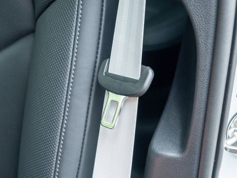 Certified 2025 Porsche Macan image 19