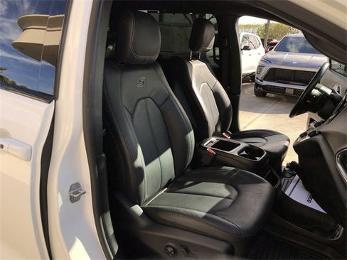 Used 2019 Chrysler Pacifica Touring-L Plus w/ Advanced Safetytec Group image 34