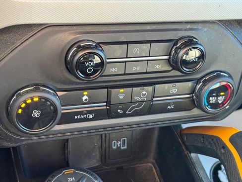 Used 2023 Ford Bronco Badlands image 18