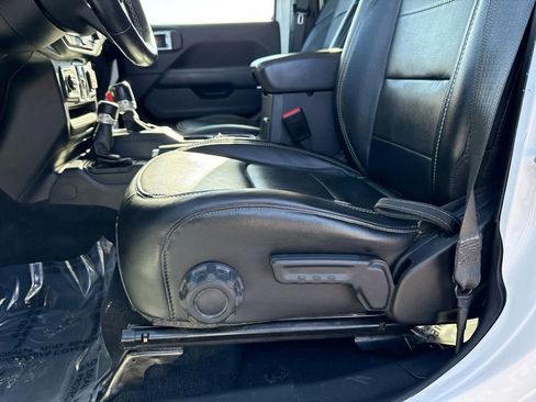 Used 2021 Jeep Gladiator Overland w/ Popular Equipment Package image 21