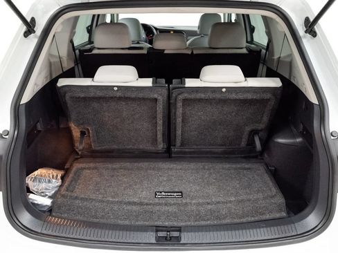 Used 2020 Volkswagen Tiguan SE w/ Panoramic Sunroof Package AWD/4WD image 30