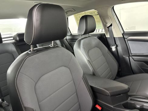 Used 2025 Volkswagen Jetta SE w/ Sunroof Package FWD image 30