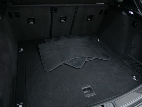 Certified 2023 Porsche Macan S AWD/4WD image 33
