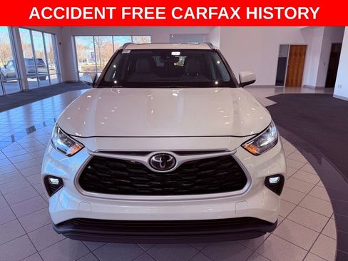 Used 2020 Toyota Highlander XLE image 2