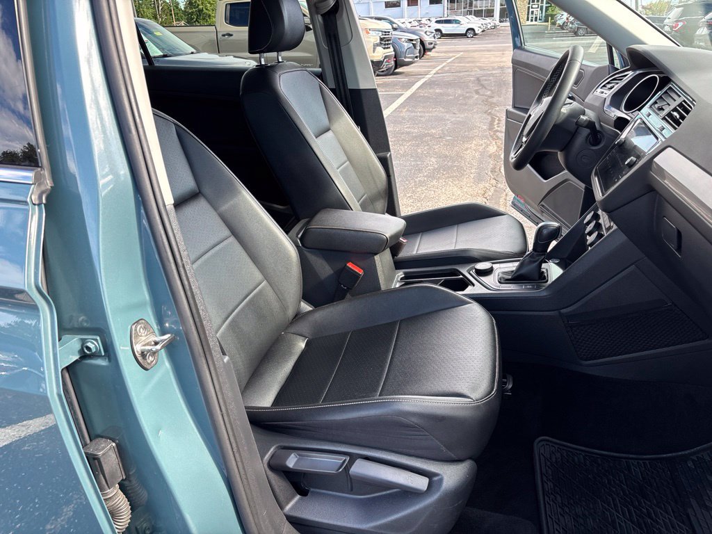 Used 2021 Volkswagen Tiguan SE w/ Panoramic Sunroof Package AWD/4WD image 42