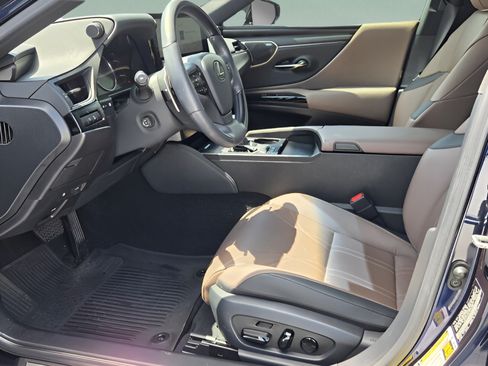 Used 2023 Lexus ES 300h Ultra Luxury w/ Accessory Package (Z2) FWD image 9