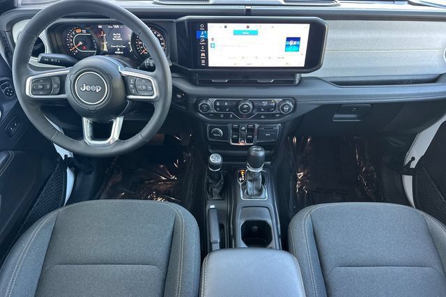 Used 2025 Jeep Wrangler Unlimited Sahara AWD/4WD image 15