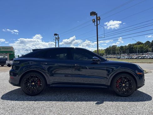 Used 2025 Porsche Cayenne S AWD/4WD image 12