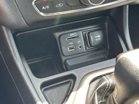 Used 2016 Jeep Cherokee Latitude FWD image 29