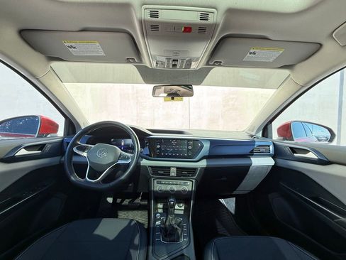 Certified 2022 Volkswagen Taos SE image 6