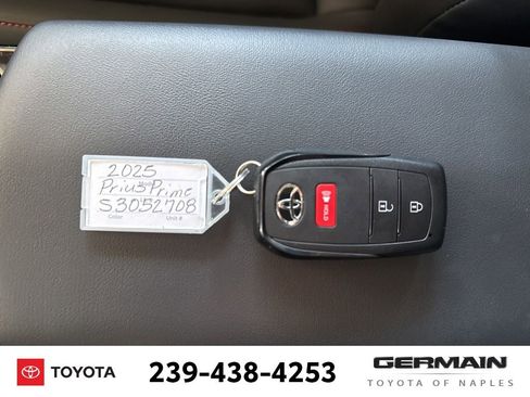 Used 2025 Toyota Prius Plug-In Hybrid image 21