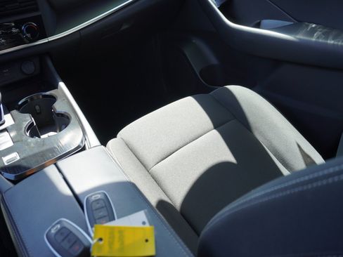 Used 2025 Nissan Rogue S FWD image 15