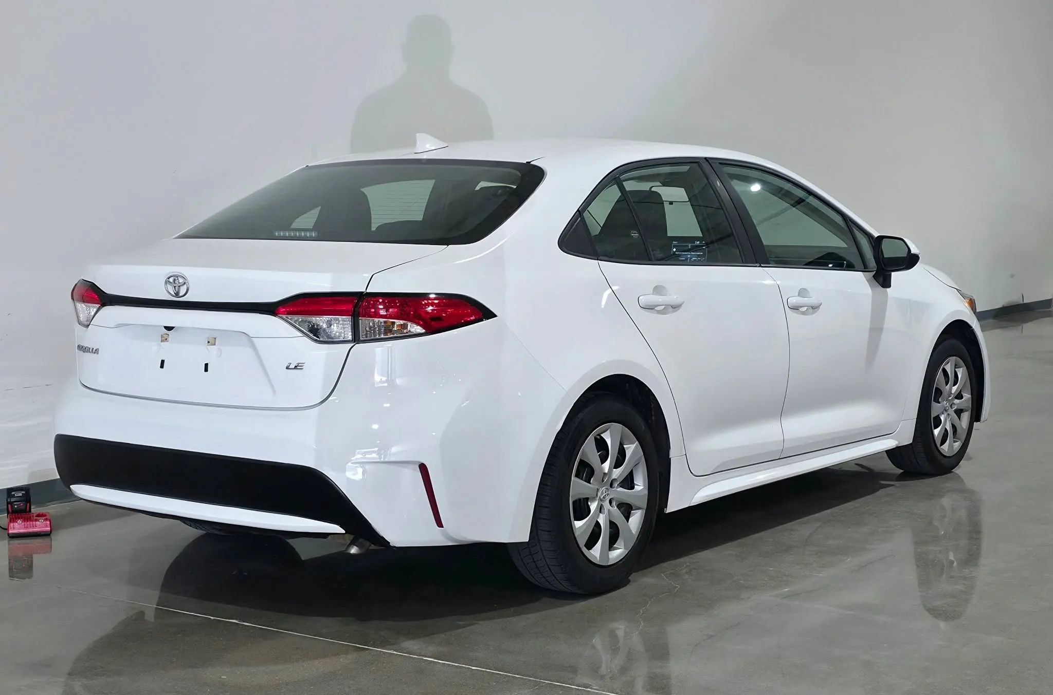 Used 2021 Toyota Corolla LE w/ Carpet Mat Package (TMS) FWD image 3