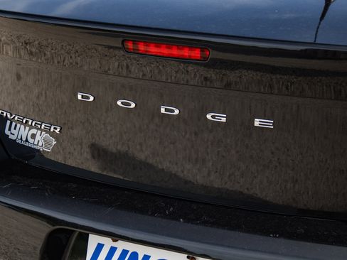 Used 2011 Dodge Avenger Lux FWD image 10