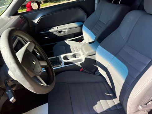 Used 2010 Dodge Challenger SE RWD image 13