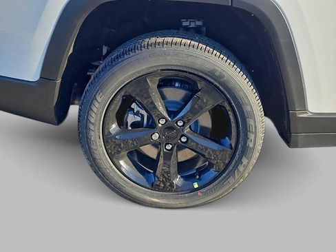 New 2025 Jeep Grand Cherokee L Altitude image 4