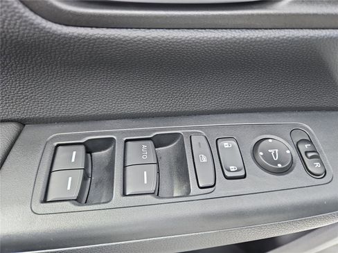 Used 2025 Honda CR-V LX image 14