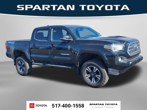 Used 2016 Toyota Tacoma TRD Sport AWD/4WD image 4