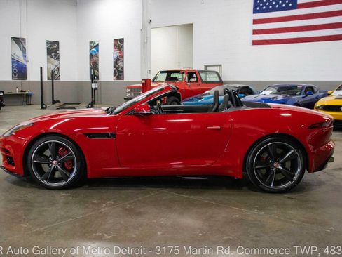 Used 2020 Jaguar F-TYPE R image 4