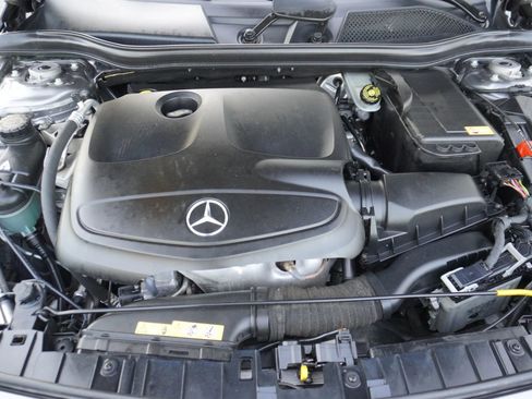 Used 2015 Mercedes-Benz GLA 250 4MATIC image 32