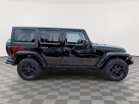 Used 2016 Jeep Wrangler Unlimited Sahara AWD/4WD image 6