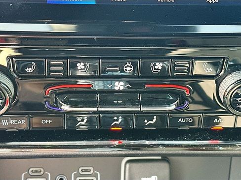 New 2025 Jeep Grand Cherokee L Limited w/ Luxury Tech Group II image 23