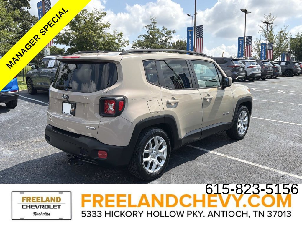 Used 2016 Jeep Renegade Latitude FWD image 3
