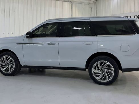 New 2025 Lincoln Navigator L Reserve image 7