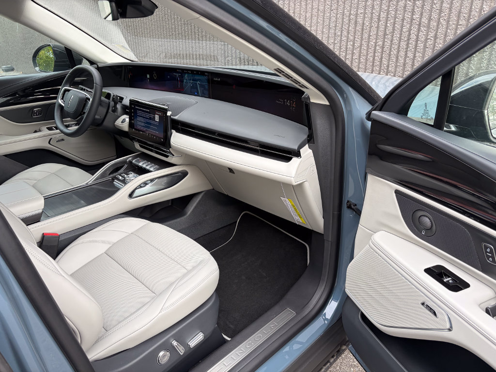 New 2026 Lincoln Nautilus Premier w/ Equipment Group 102A AWD/4WD image 23