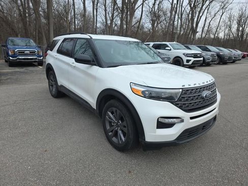 Used 2023 Ford Explorer XLT w/ Equipment Group 202A image 2