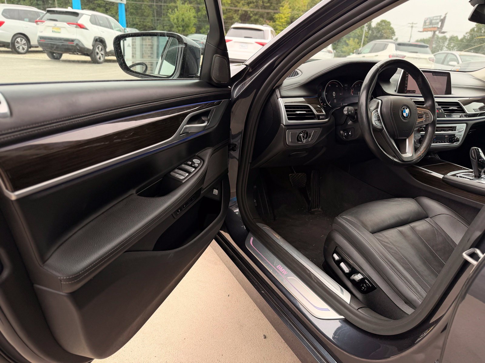 Used 2019 BMW 740i xDrive w/ Executive Package AWD/4WD image 24