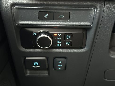 Used 2024 Ford Expedition XLT image 33