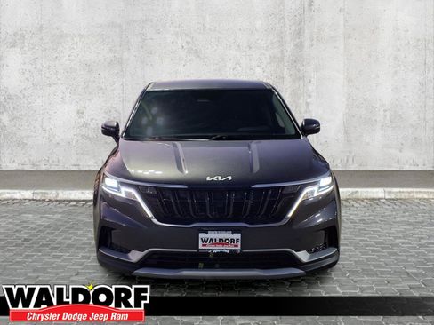 Used 2023 Kia Carnival LX image 6