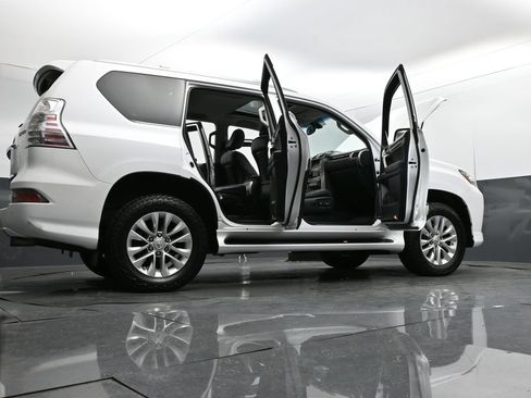 Used 2016 Lexus GX 460 w/ Premium Package AWD/4WD image 39