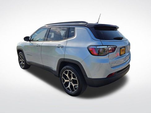 Used 2025 Jeep Compass Limited AWD/4WD image 5