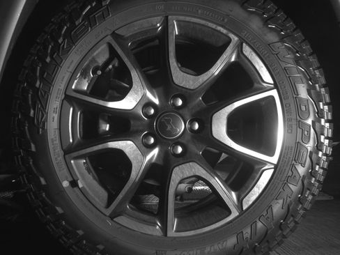 Used 2025 Jeep Compass Trailhawk AWD/4WD image 14