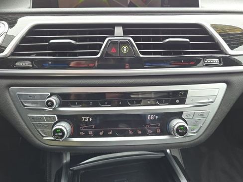 Used 2021 BMW 750i xDrive w/ M Sport Package image 24