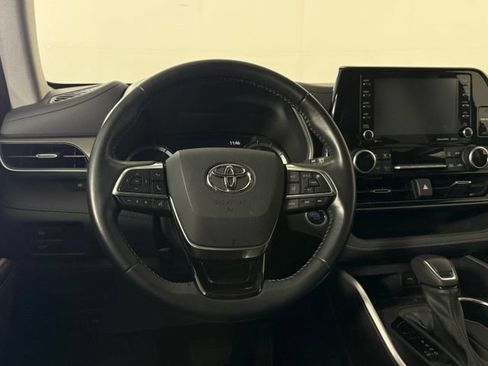 Used 2021 Toyota Highlander XLE AWD/4WD image 21