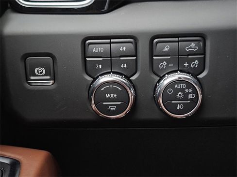 New 2025 GMC Sierra 2500 Denali Ultimate image 11