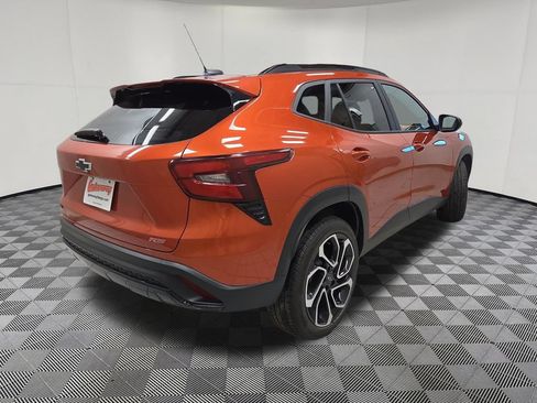 Used 2024 Chevrolet Trax RS w/ Sunroof Package FWD image 4