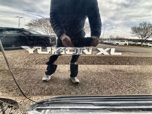 Used 2019 GMC Yukon XL SLT image 30